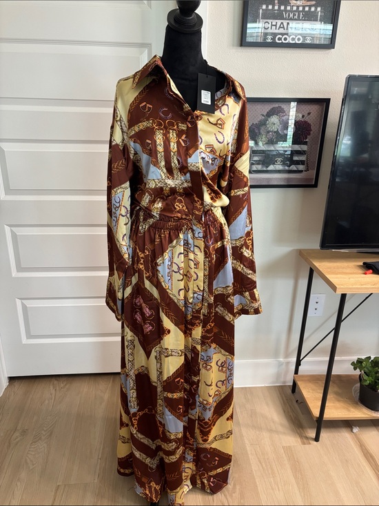 Fashion Nova Dresses & Skirts - Fashion Nova Chain-Print Satin Maxi Dress in Brown & Cream